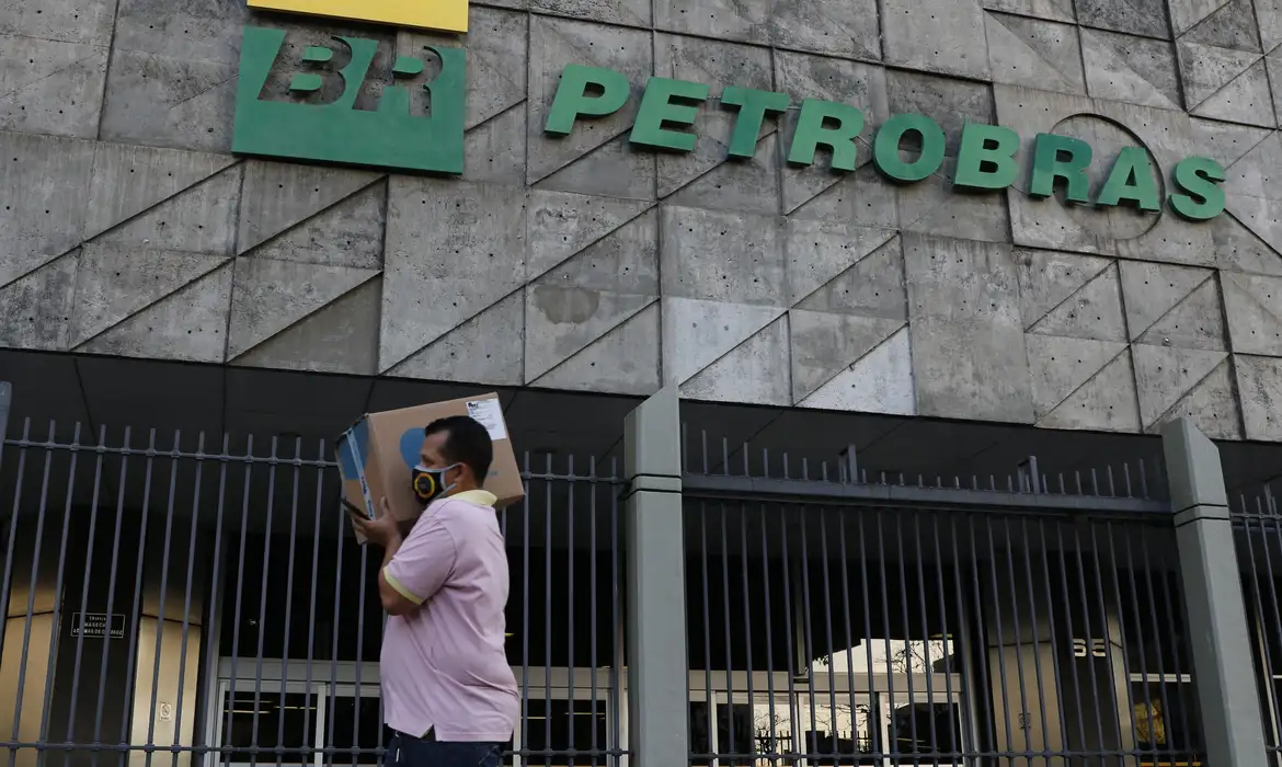 Fazenda e Petrobras devem fechar acordo bilionário sobre disputa tributária - EBC