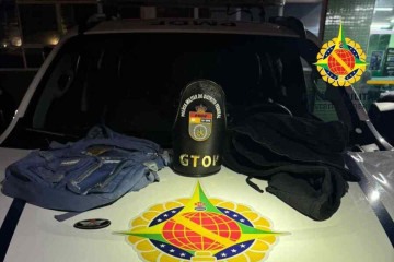 a polícia conseguiu recuperar uma mochila que o homem havia roubado de uma criança  -  (crédito: Divulgação/PMDF)